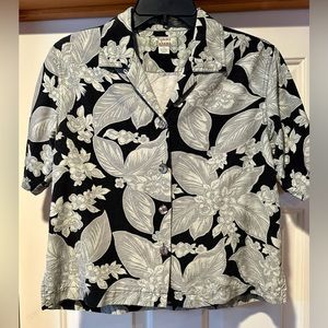 Woman’s XS, silk Tommy Bahama short sleeve blouse